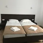 Leo Hotel