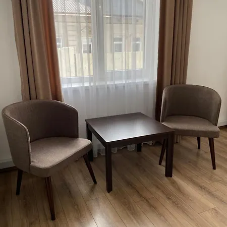 Leo Hotel *