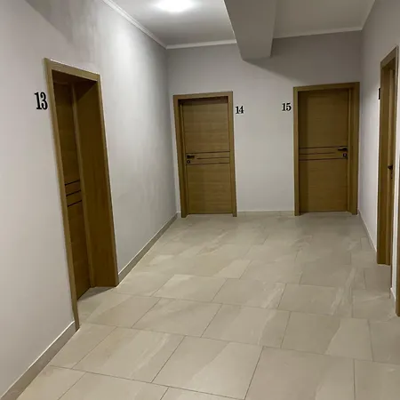 Leo Hotel