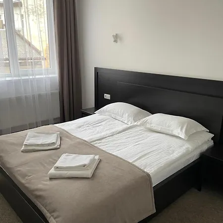 Leo Hotel *