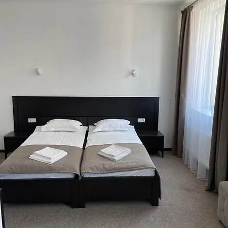 Leo Hotel *