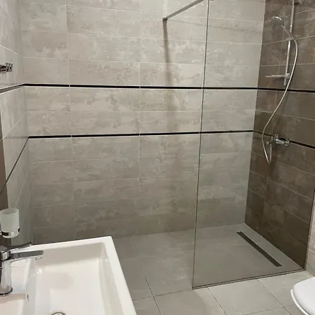 Hotel Leo
