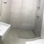 Leo Ξενοδοχείο *
